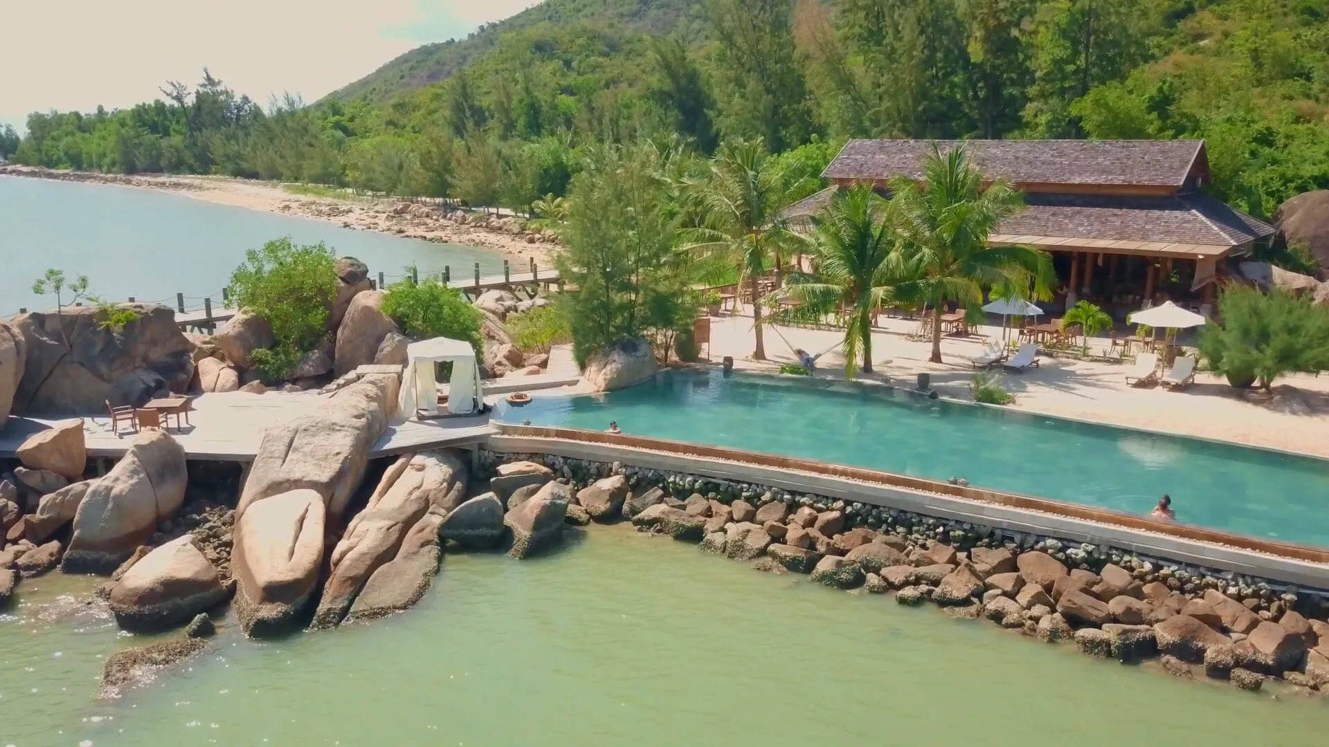 L’Alya Ninh Van Bay thiên đường ẩn mình giữa vịnh biển hoang sơ