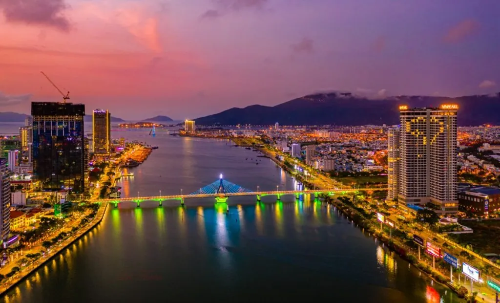 The beauty of the Han River in Danang