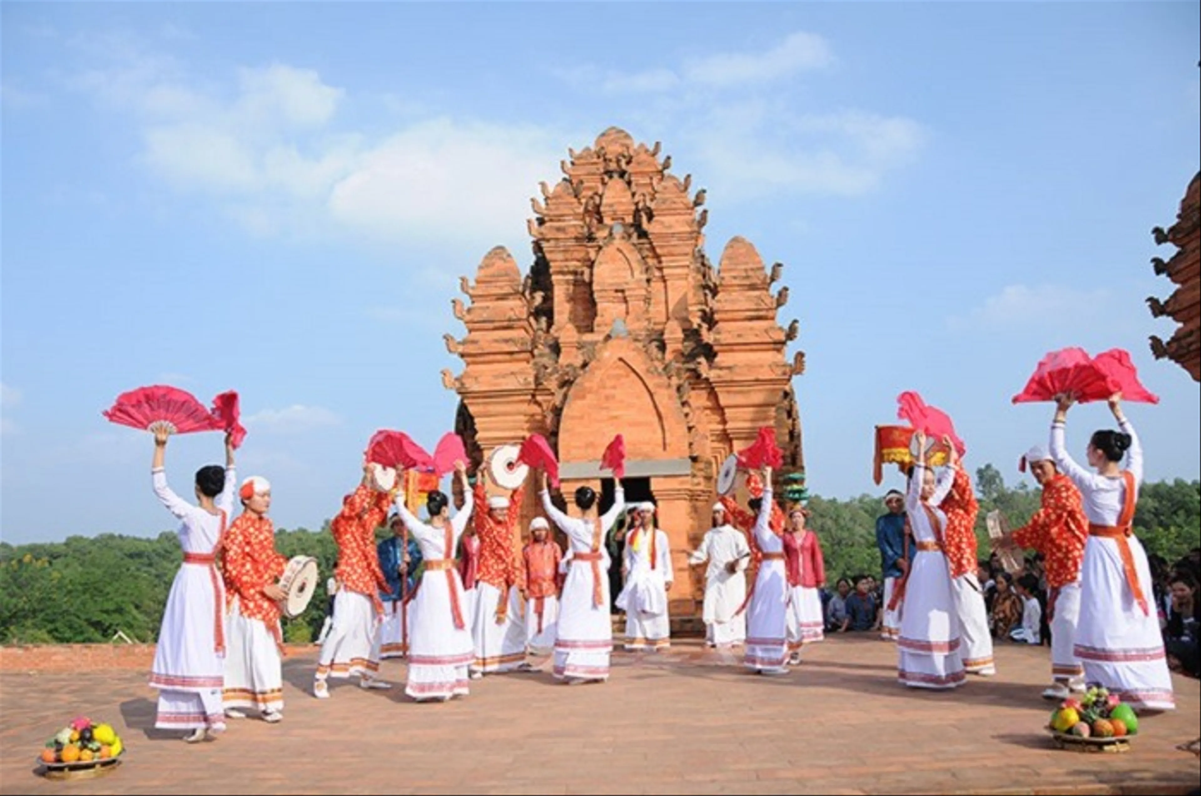Lễ hội Nha Trang Hòa mình vào không gian văn hóa biển độc đáo