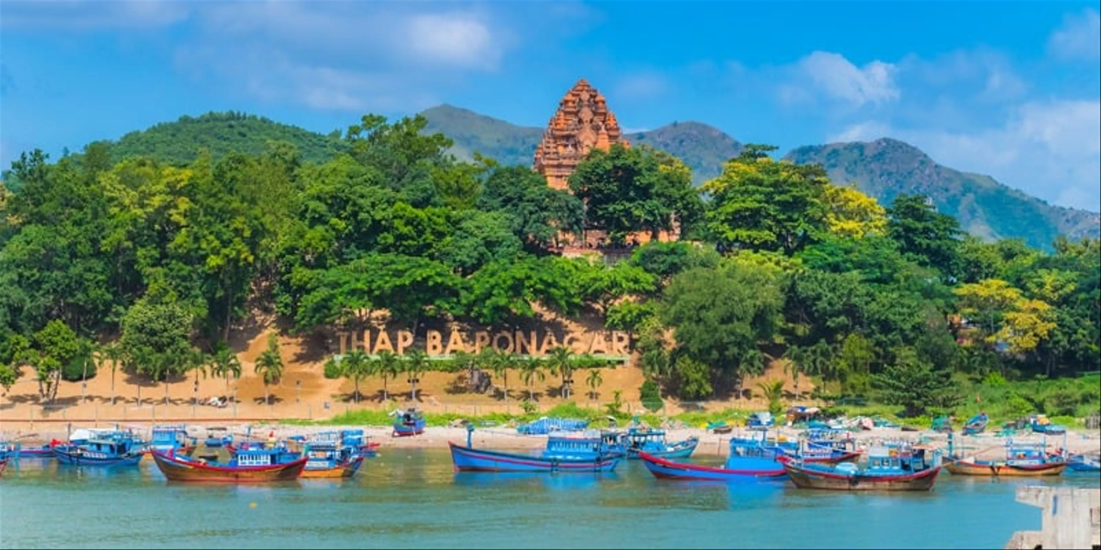 Tháp Bà Ponagar huyền thoại Champa giữa lòng Nha Trang