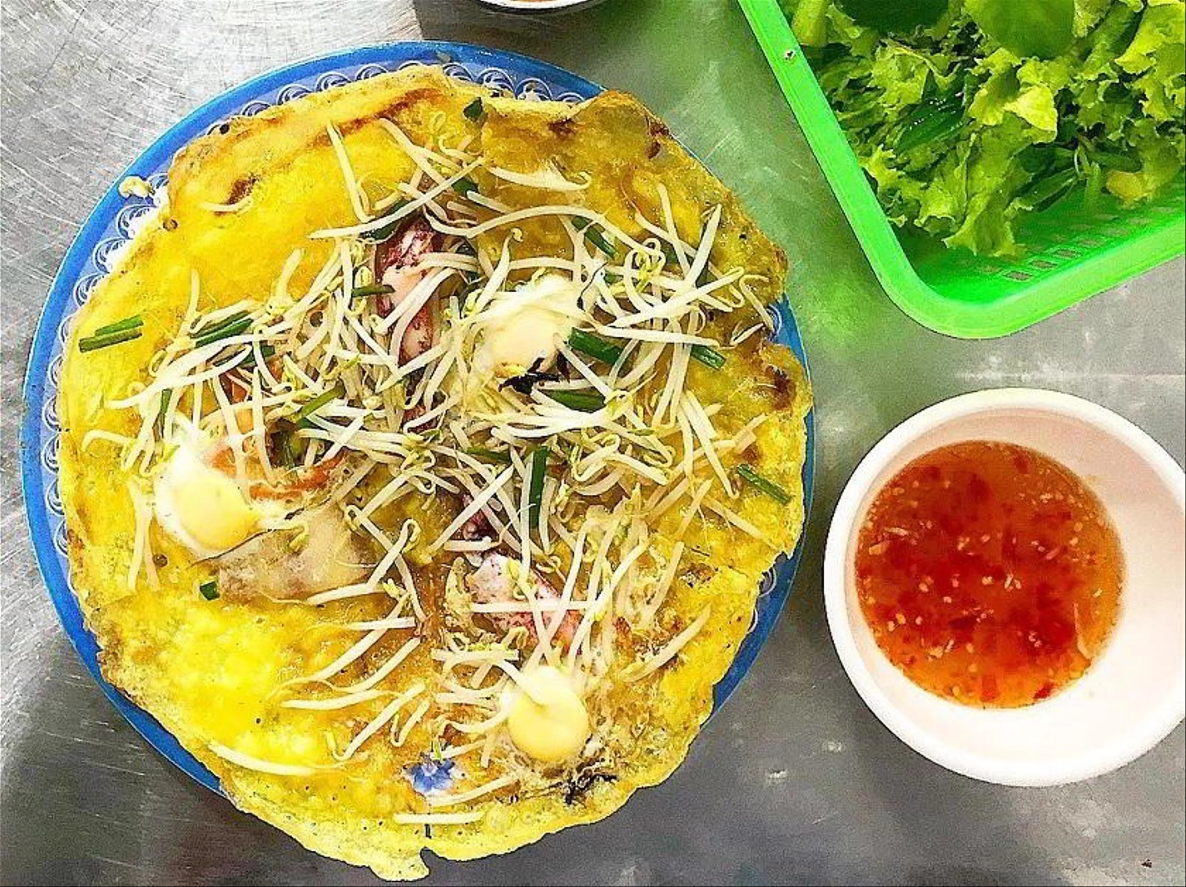 Bánh xèo mực Nha Trang hương vị dân dã làm say lòng du khách