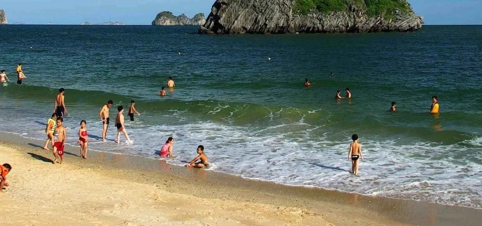 Bãi biển cát cò 2