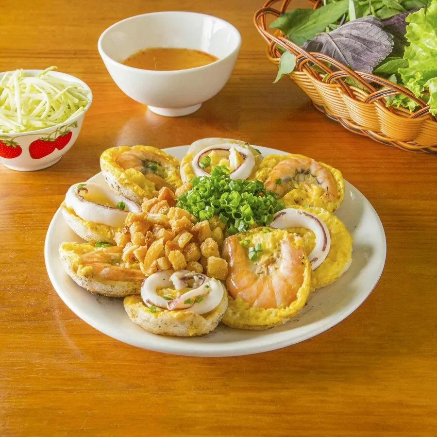 Bánh căn hải sản thơm ngon hấp dẫn