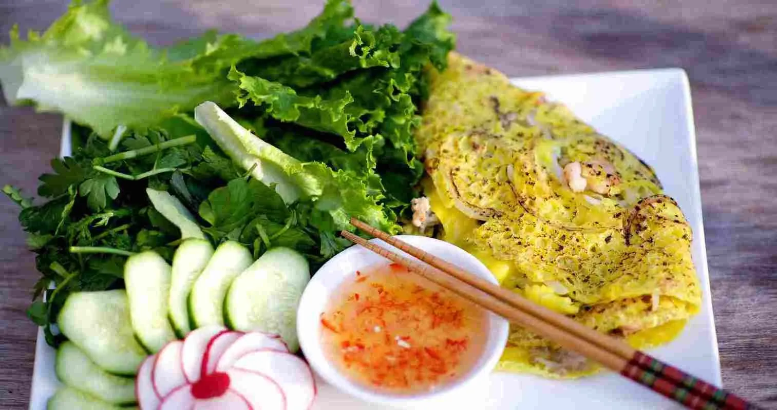 Bánh xèo cuốn rau thơm ngon