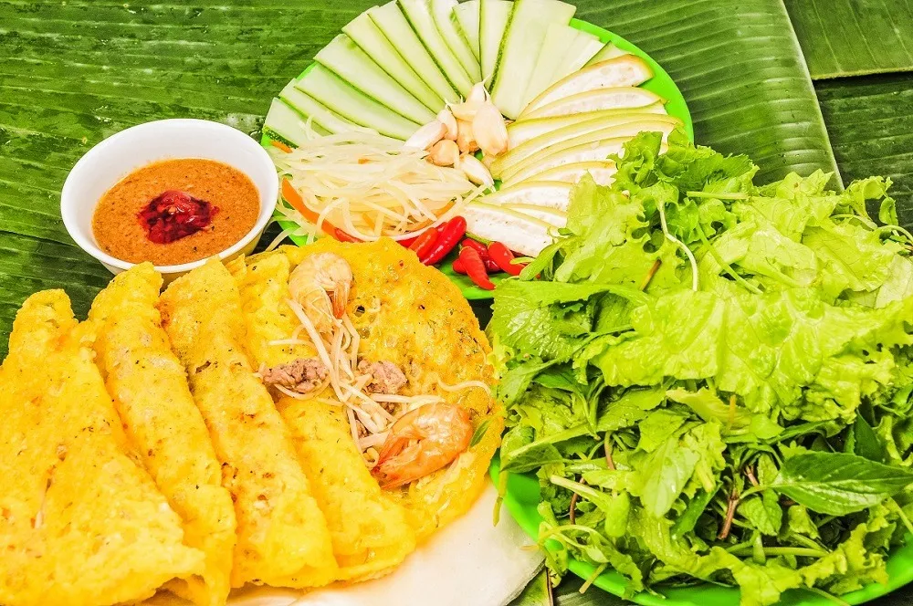 Nha Trang squid pancakes, a delicious dish that attracts tourists
