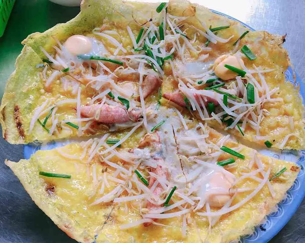 Nha Trang squid pancakes, a delicious dish that attracts tourists
