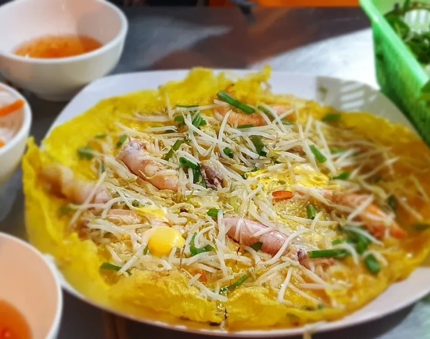 Nha Trang squid pancakes, a delicious dish that attracts tourists