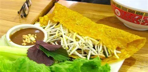Nha Trang squid pancakes, a delicious dish that attracts tourists