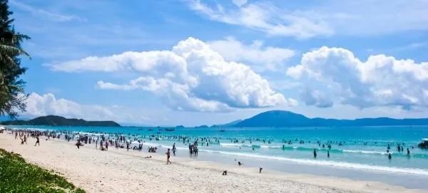 Hai Tien Thanh Hoa beach, a natural beauty gift
