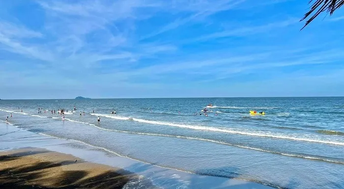 Hai Tien Thanh Hoa beach, a natural beauty gift