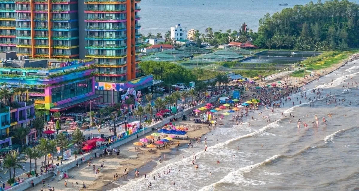 Hai Tien Thanh Hoa beach, a natural beauty gift