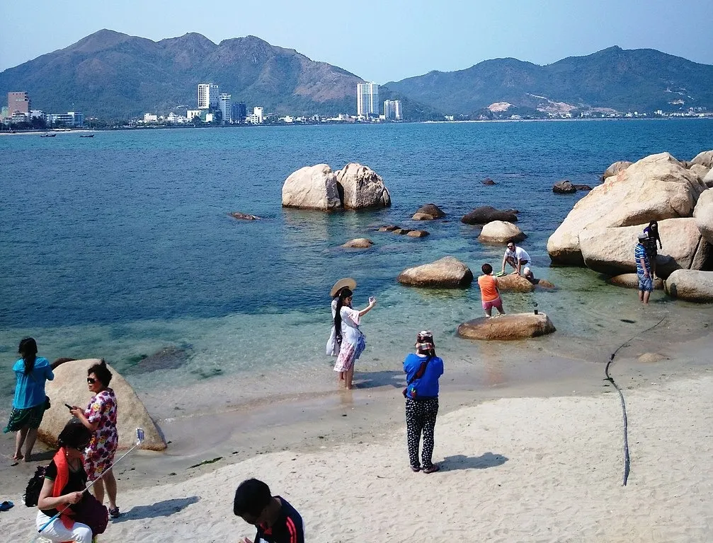 Check in tại hòn chồng vợ Nha trang