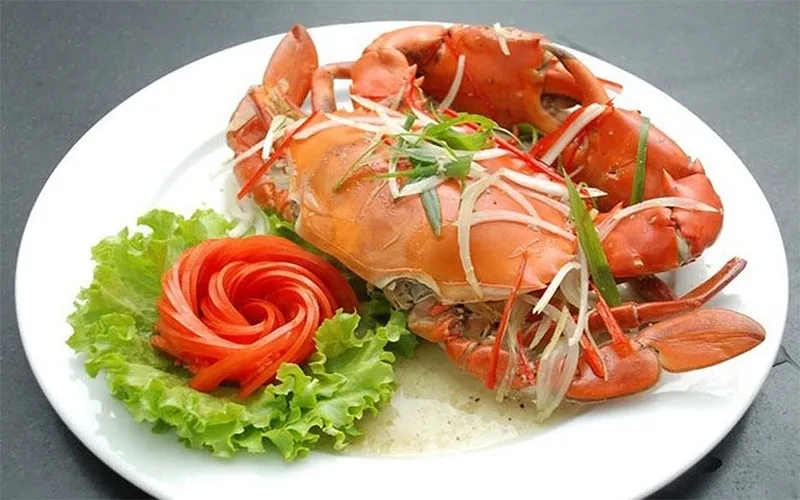 Steamed crab with lemongrass