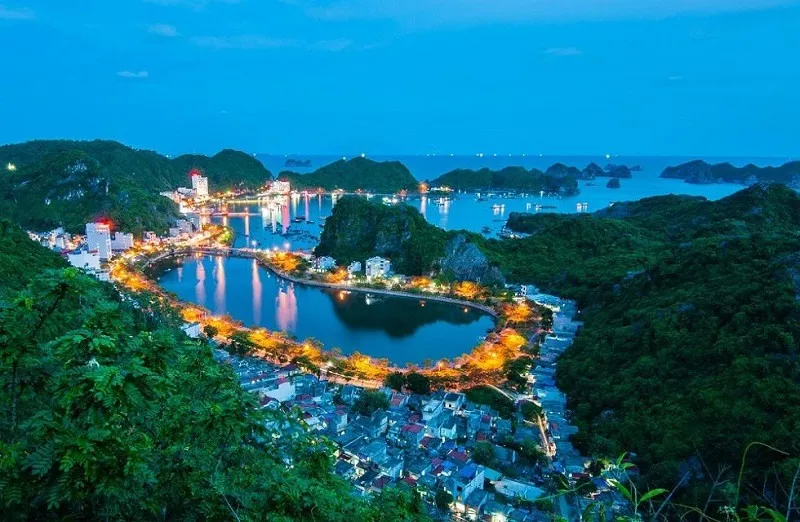 Vẻ đẹp của cát Bà