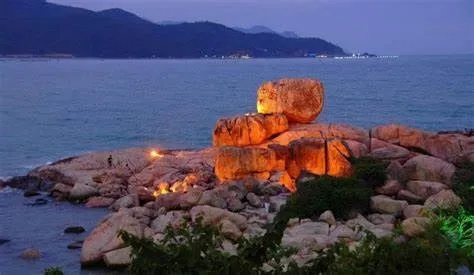 The beauty of Nha Trang's husband and wife islands