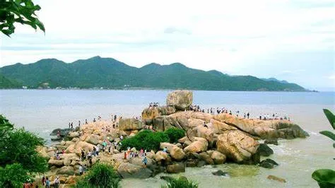 The beauty of Nha Trang's husband and wife islands