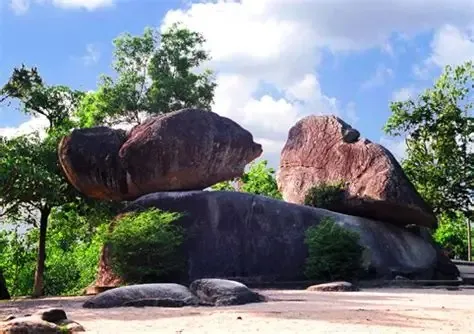 Hòn trống mái Sàm Sơn Thanh Hóa