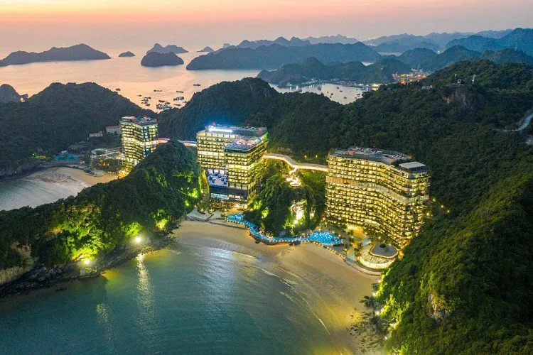 Hệ thống khách sạn ven biển cát bà