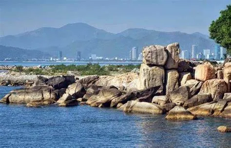 The beauty of Nha Trang's husband and wife islands