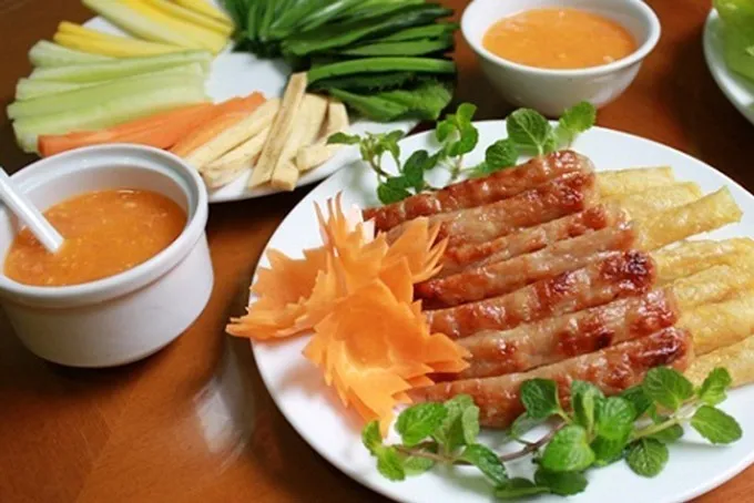 Thưởng thức món nem nướng tại Nha Trang