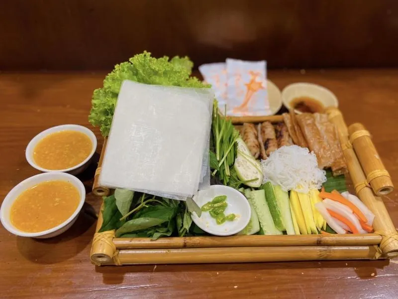 Thưởng thức món nem nướng Nha Trang