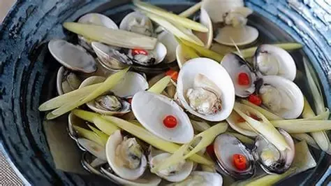 Clams steamed with lemongrass and chilli
