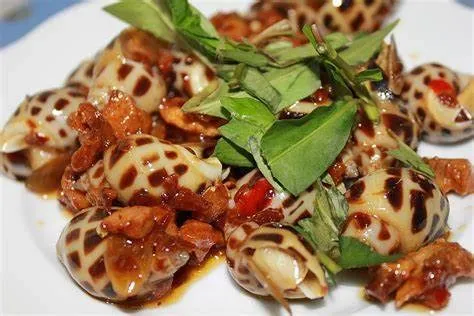 Ốc hương, nghêu hấp sả, sò huyết xào me