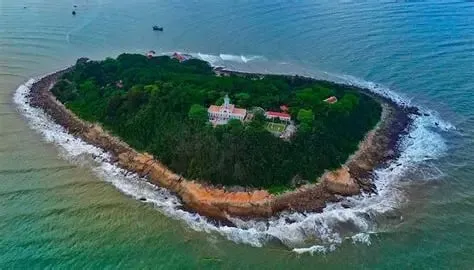 Tham quan đảo Hòn Dấu