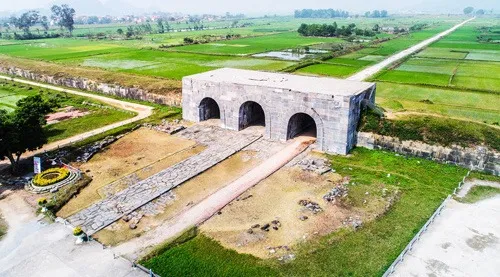 Vẻ đẹp của thành nhà hồ thanh hóa