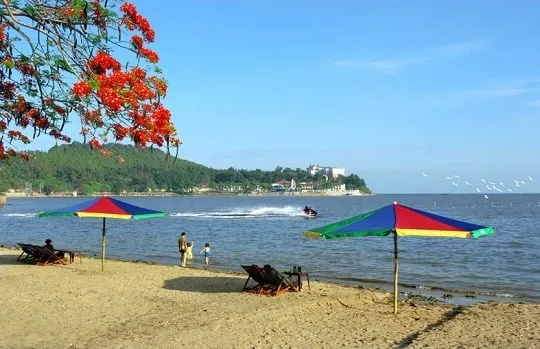 Vẻ đẹp của bãi biển đồ sơn