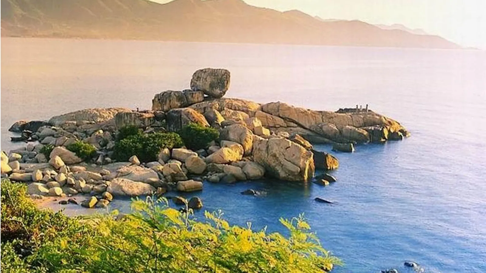 Vẻ đẹp hòn chồng vợ Nha Trang