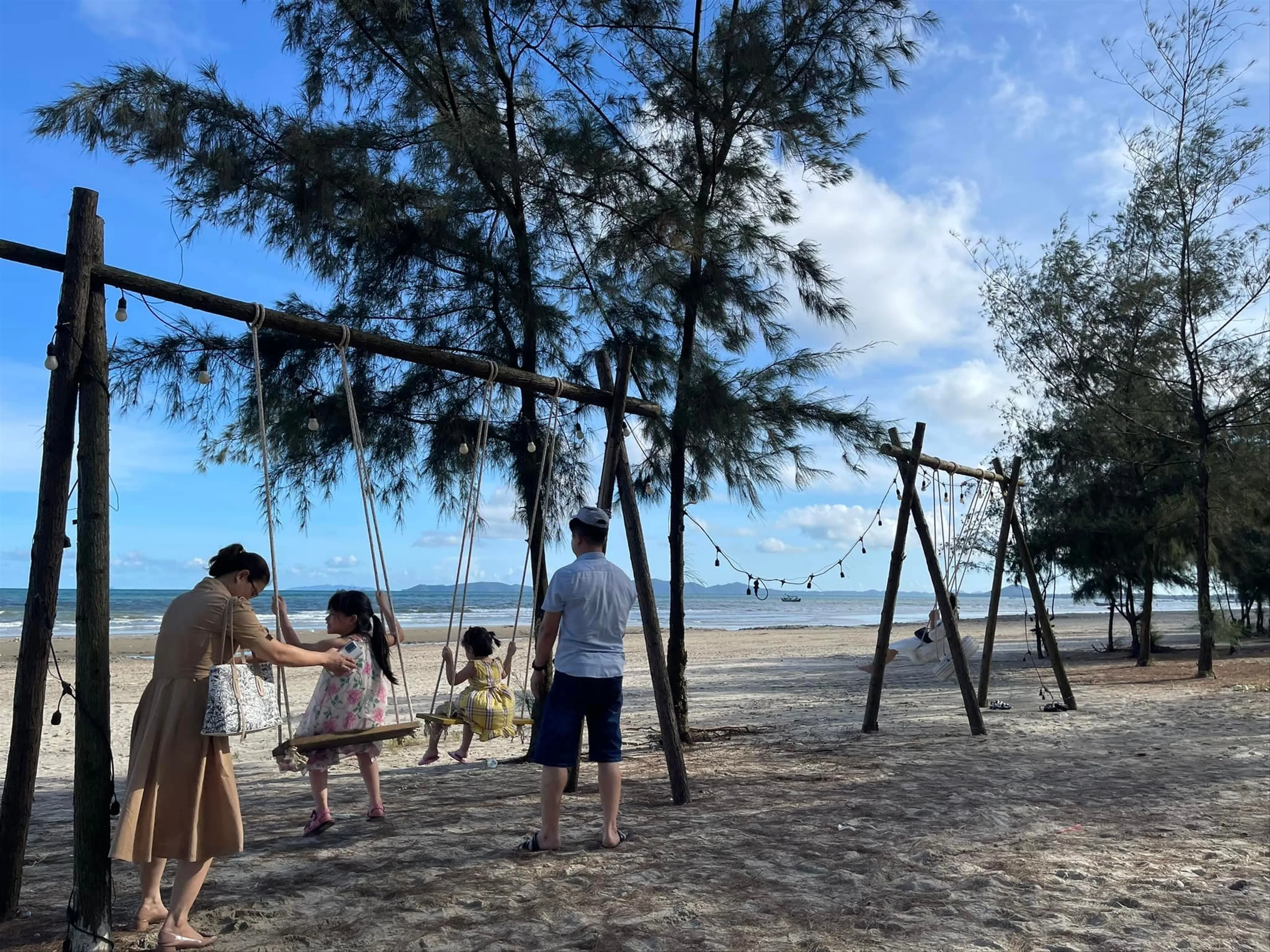 Du lịch biển Trà Cổ vẻ đẹp hoang sơ nơi địa đầu Tổ quốc