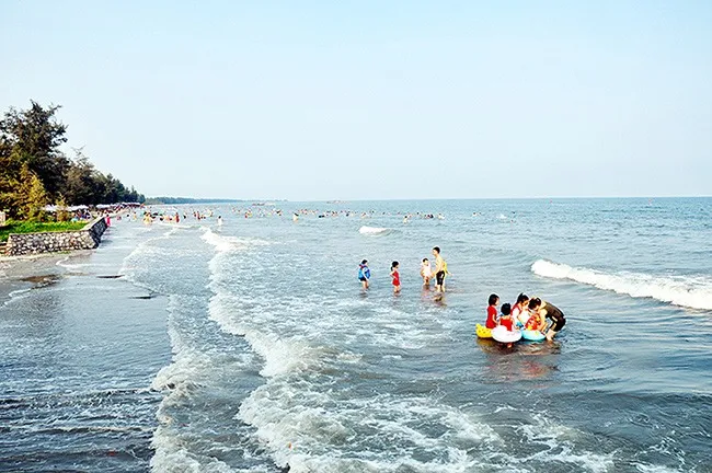 Bãi biển trà cổ đẹp và hoang sơ