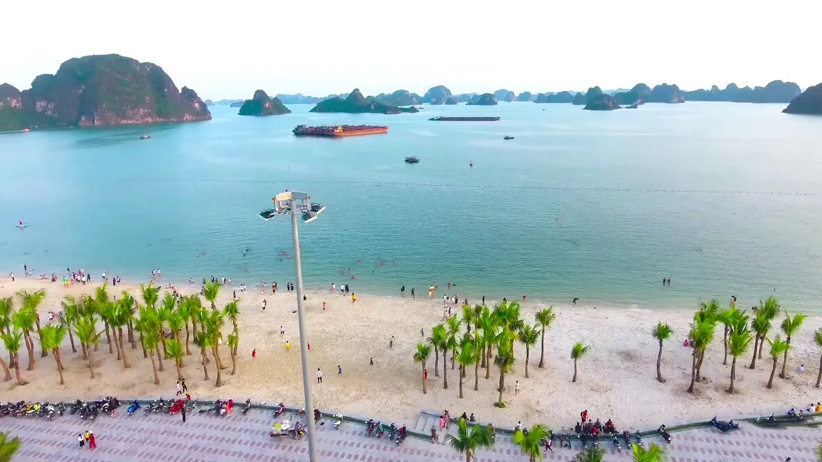 Vẻ đẹp của bãi cháy Quảng Ninh