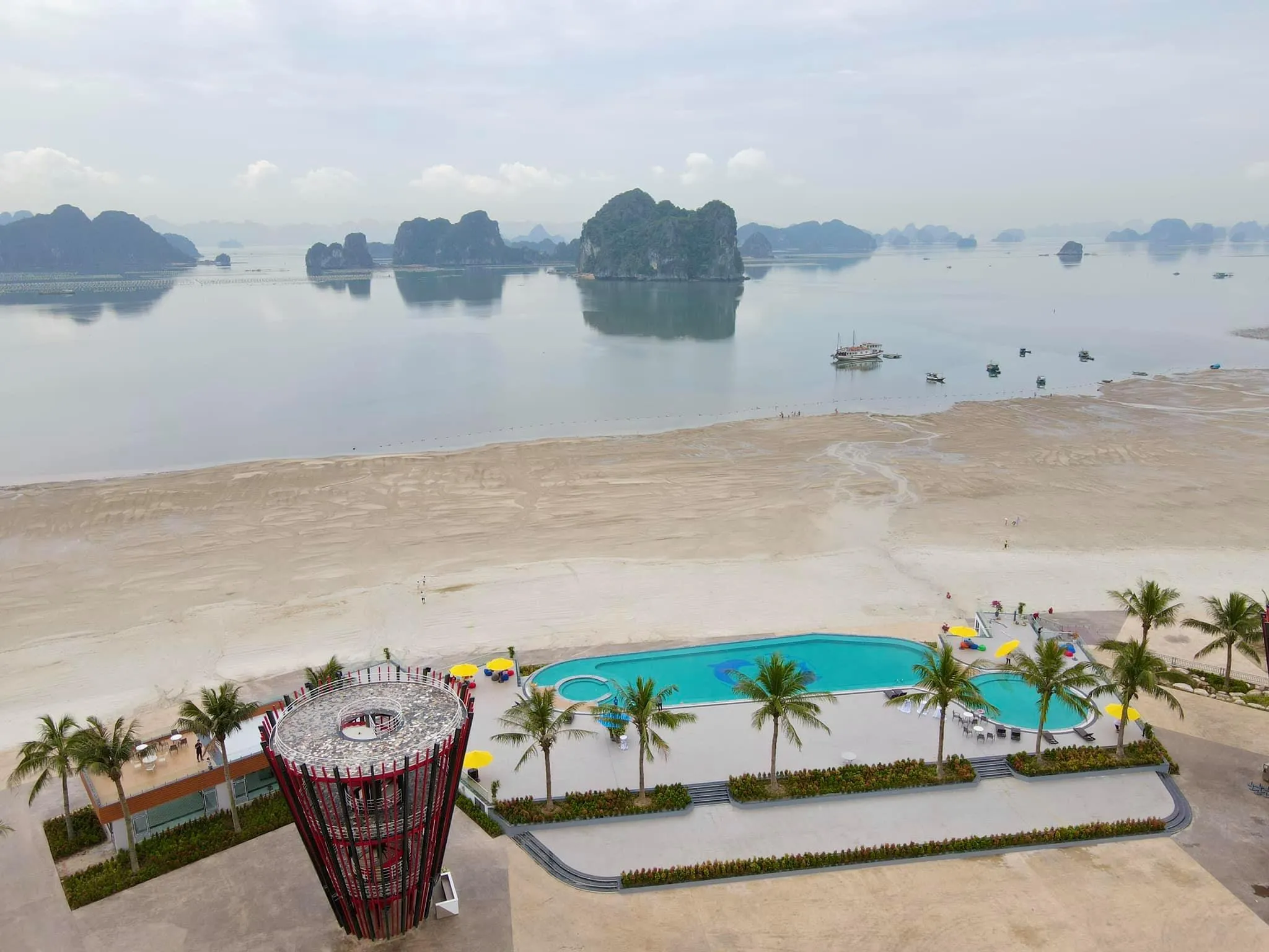 Bãi tắm Phương Đông vân đồn Quảng Ninh