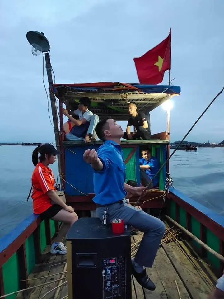 Trải nghiệm câu mực tại đảo cái chiên