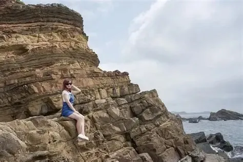 Bãi đá Cầu Mỵ “Thiên đường bình minh” trên đảo