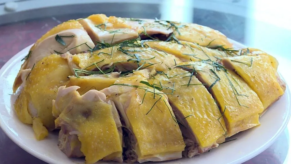 Gà Tiên Yên “Da giòn, thịt chắc, ngọt thơm”