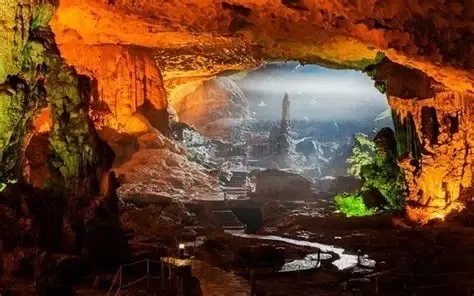 Discover the beauty of Sung Sot Cave in Ha Long Bay