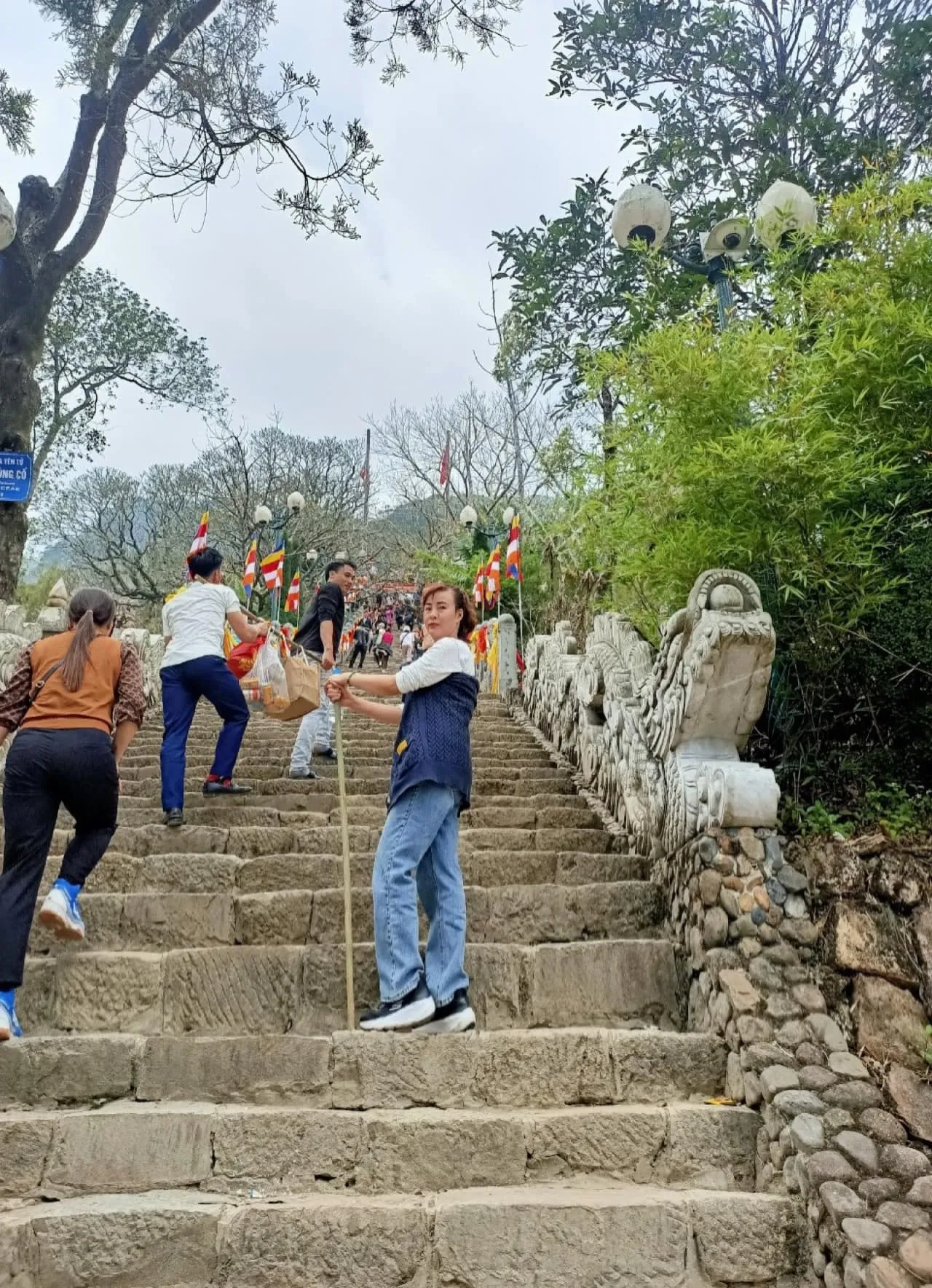 Hành hương lên chùa Đồng Yên tử