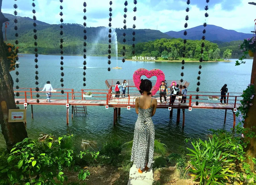 Check in at Yen Trung Lake, Uong Bi, Quang Ninh