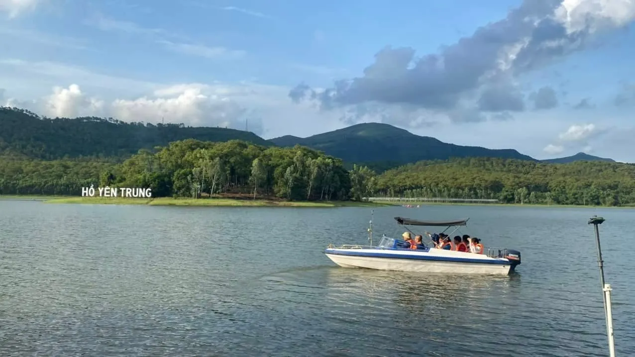 Check in at Yen Trung Lake, Uong Bi, Quang Ninh