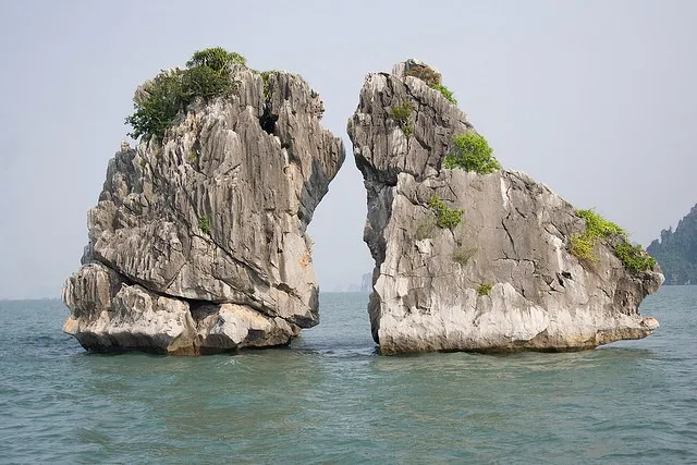 Khám phá vẻ đẹp của Vịnh Hạ Long