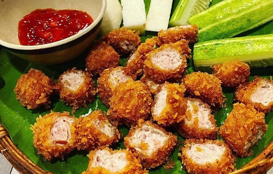 Hai Phong Fried Sour Spring Rolls Delicious and Attractive
