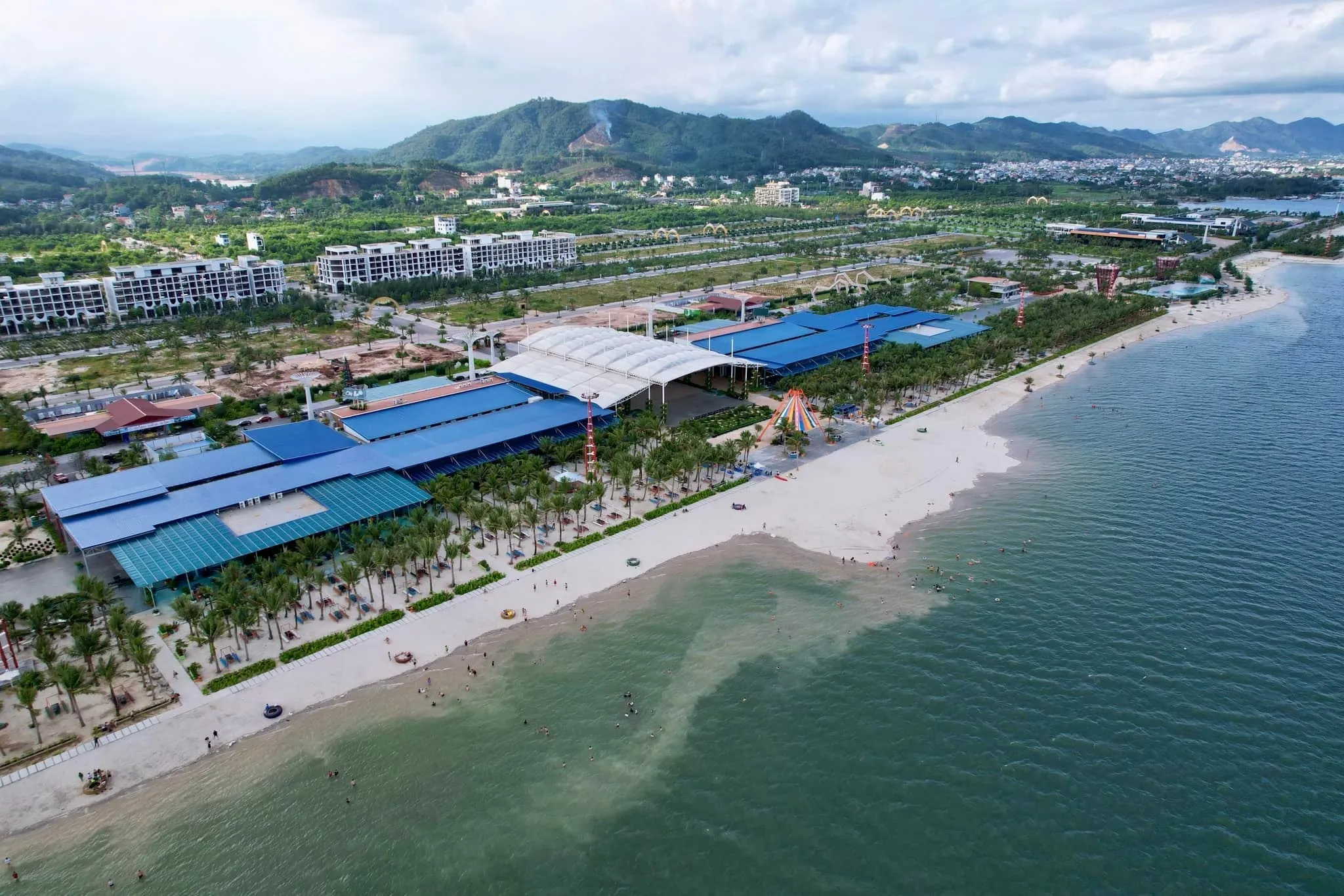 Bãi tắm phương Đông Quảng Ninh