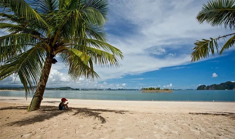 Bãi tắm tuần Châu Quảng Ninh