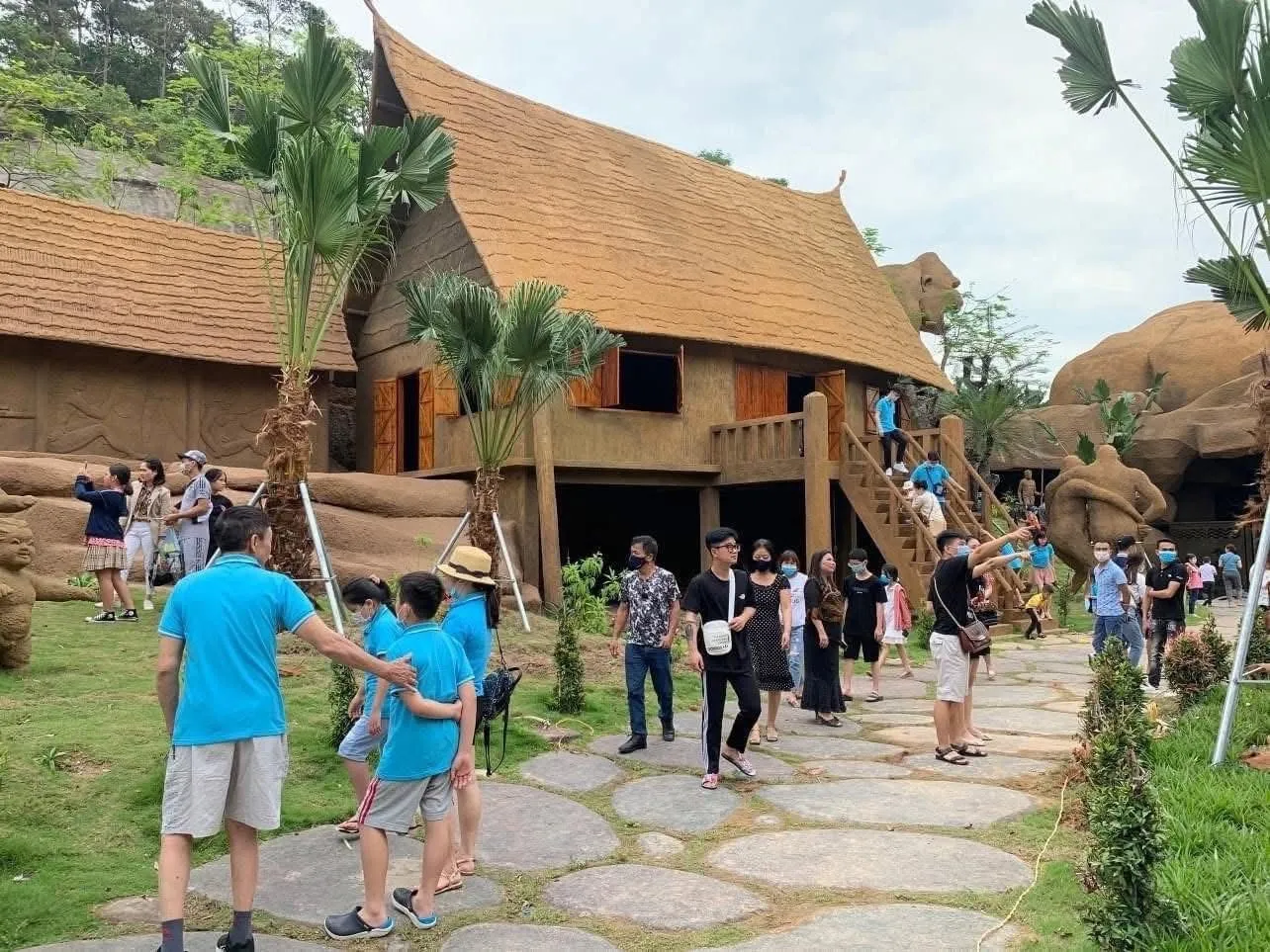 Thăm quan vườn kinh kong tuần Châu