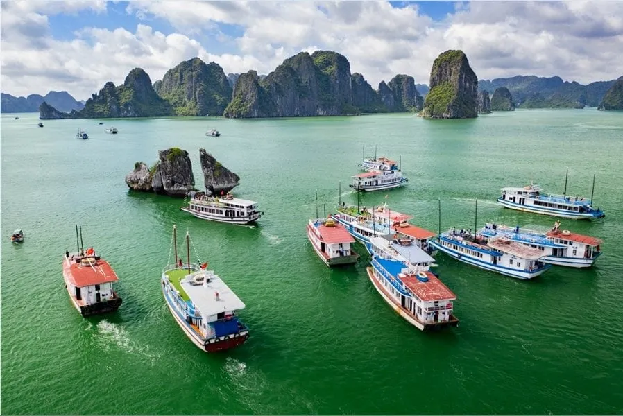 Discover the beauty of Ha Long Bay