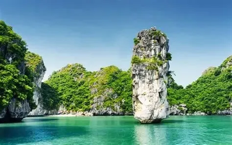 Discover the beauty of Ha Long Bay