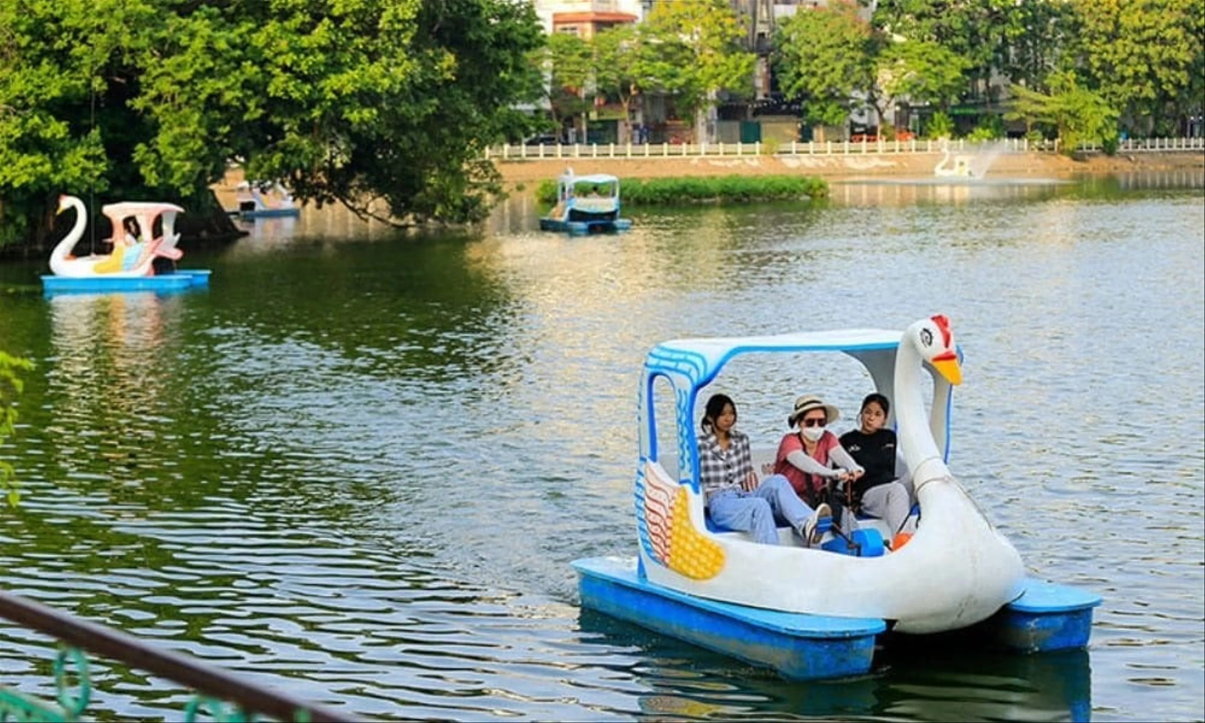 Yen Trung Lake aTranquil Green Jewel Nestled in Uong Bi, Quang Ninh